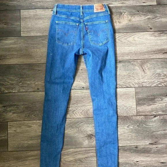 Levis 26 720 High Rise Super Skinny Medium Wash Distressed Jeans - Picture 5 of 8